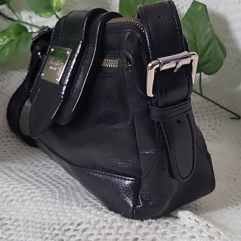 Kenneth Cole Black Genuine Leather Over the Shoulder Bag Purse